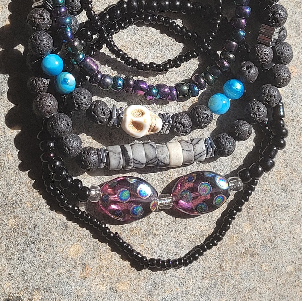 ร6 Hematite Skull Halloween Crystal Glass Lava Bead Bracelet Set - Picture 3 of 5
